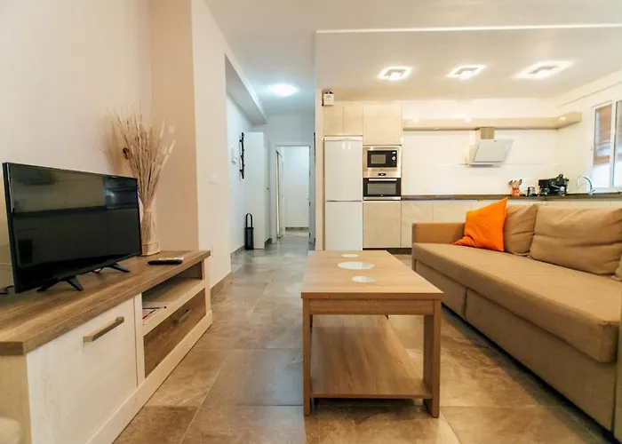 Modern In For Largue Groups Lejlighed Sevilla