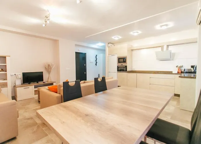 Lejlighed Modern In For Largue Groups *