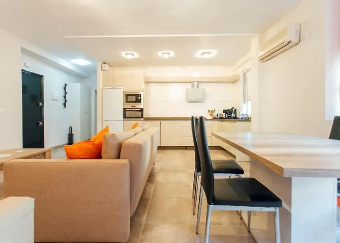 Modern In For Largue Groups *