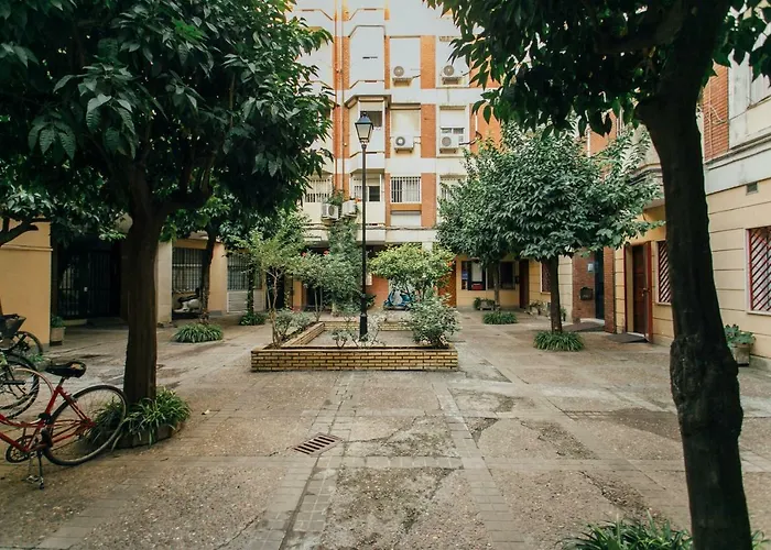 Modern In For Largue Groups Sevilla