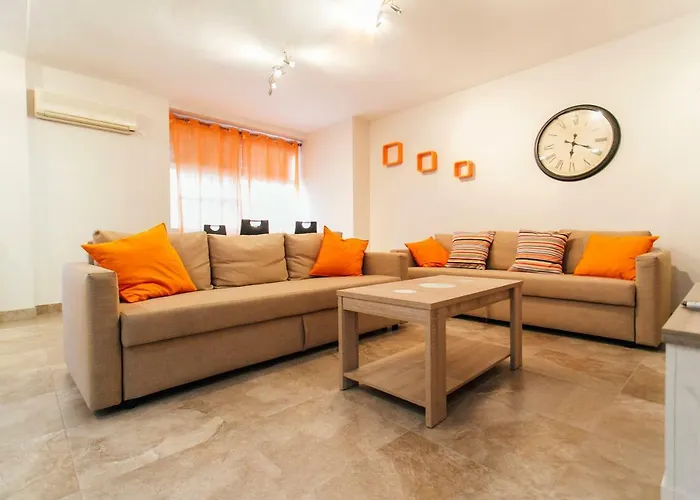 Modern In For Largue Groups Lejlighed
