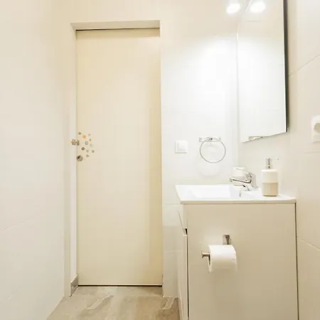 Wide And Diaphanous- 3bd 2bth- Alcazar Sevilla