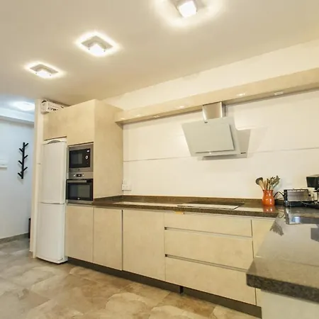 Appartement Wide And Diaphanous- 3bd 2bth- Alcazar
