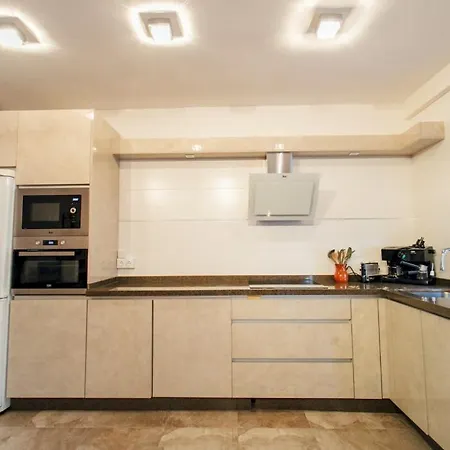 Wide And Diaphanous- 3bd 2bth- Alcazar Appartement