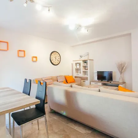 Appartement Wide And Diaphanous- 3bd 2bth- Alcazar